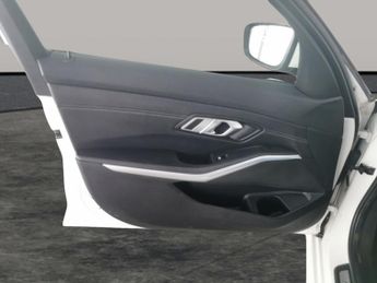 BMW 3 Series 2.0 330e 12kWh M Sport Touring Plug-in (292 ps) - CARPLAY - KEYL