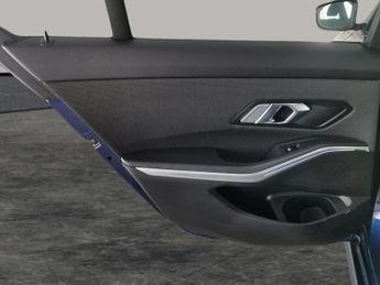 BMW 3 Series 2.0 330e 12kWh SE Pro Plug-in (292 ps) - PARK ASSIST - REVERSE C