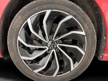 Volkswagen Golf 1.4 TSI 13kWh Style Plug-in DSG (204 ps) - ADAPT CRUISE - NAV