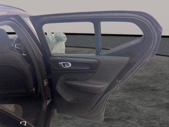 Volvo XC40 1.5h T4 Recharge 10.7kWh Plus Plug-in (211 ps) - PARK ASSIST - L