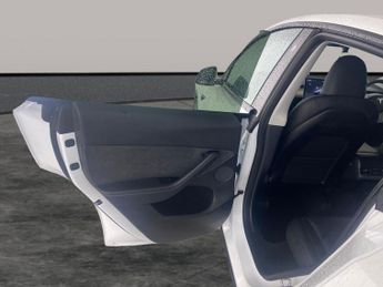 Tesla Model Y SUV RWD (346 ps) - HEATED STEERING - BLIND SPOT ASSIST - WIFI