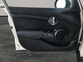 Mini Hatch 1.5 Cooper Classic Steptronic (136 ps) - LED - BLUETOOTH - AIR C