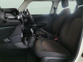 Mini Hatch 1.5 Cooper Classic Steptronic (136 ps) - LED - BLUETOOTH - AIR C