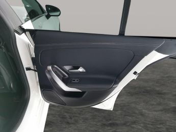 Mercedes-Benz CLA 1.3 CLA250e 15.6kWh AMG Line (Premium Plus) Shooting Brake Plug-