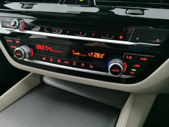 BMW 5 Series 2.0 520d M Sport Touring (190 ps) - CARPLAY - KEYLESS ENTRY - LE