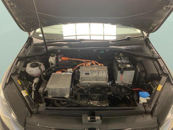 Volkswagen E-golf 35.8kWh e-Golf (136 ps) - CLIMATE CONTROL - DAB - USB AUDIO