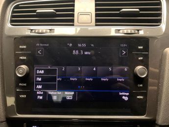 Volkswagen E-golf 35.8kWh e-Golf (136 ps) - CLIMATE CONTROL - DAB - USB AUDIO