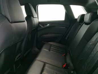 Audi Q4 E-tron 40 Sport 82kWh (204 ps) - LED - REVERSE CAM - HEATED LEATHER