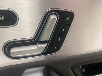 Mercedes-Benz CLA 2.0 CLA220 AMG Line (Premium Plus) Coupe 7G-DCT 4MATIC (190 ps) 