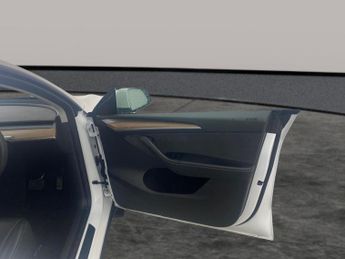 Tesla Model Y SUV RWD (346 ps) - HEATED STEERING - BLIND SPOT ASSIST - WIFI