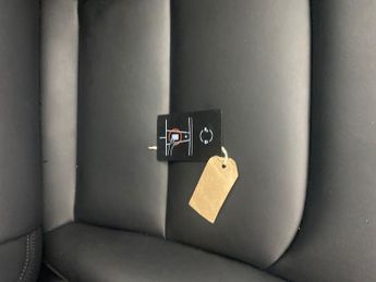 Tesla Model Y SUV RWD (346 ps) - HEATED STEERING - BLIND SPOT ASSIST - WIFI