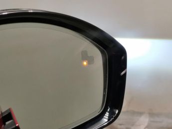 Land Rover Range Rover Evoque 1.5 P300e 12.2kWh R-Dynamic SE Plug-in 4WD (309 ps) - MERIDIAN A