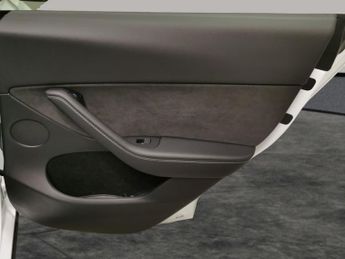 Tesla Model Y SUV RWD (346 ps) - REVERSE CAM - NAV - LEATHER