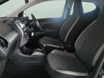 Toyota AYGO 1.0 VVT-i x-trend x-shift (Safety Sense) (71 ps) - DIGITAL CLIMA