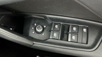 Audi A3 1.4 TFSIe 40 Sport Sportback Plug-in S Tronic 13kWh (204 ps) - D