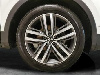 Volkswagen Tiguan 1.5 TSI Elegance DSG (150 ps) - PARK ASSIST - REVERSE CAM - HEAT