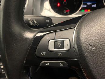 Volkswagen E-golf 35.8kWh e-Golf (136 ps) - CLIMATE CONTROL - DAB - USB AUDIO