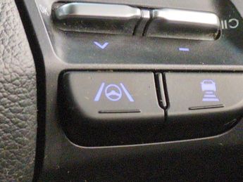 Hyundai Kona 64kWh Premium (10.5kW Charger) (204 ps) - HEATED SEATS - HEATED 