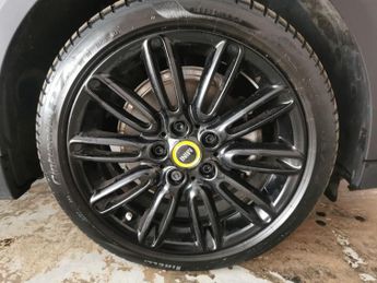 Mini Electric Hatch Cooper SE 32.6kWh Level 3 (184 ps) - ROOF AND MIRROR CAPS - BLAC