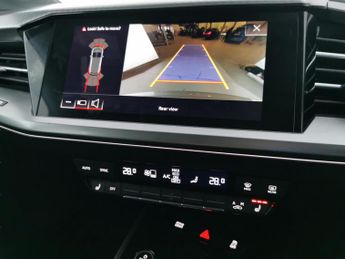 Audi Q4 E-tron 40 Sport 82kWh (204 ps) - LED - REVERSE CAM - HEATED LEATHER
