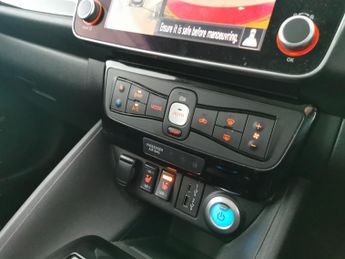 Nissan Leaf 39kWh Tekna (150 ps) - REVERSE CAM - NAV - HEATED SEATS