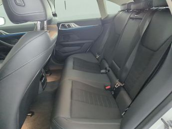 BMW i4 40 83.9kWh Sport Gran Coupe eDrive (340 ps) - MODEL SPECIFIC DES