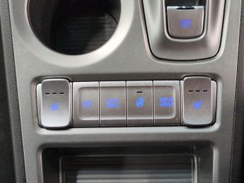 Hyundai Kona 64kWh Premium (10.5kW Charger) (204 ps) - HEATED SEATS - HEATED 
