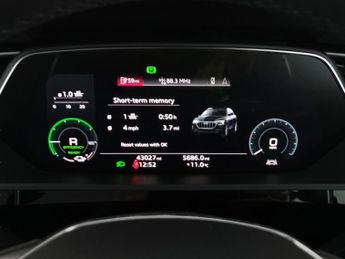 Audi e-tron 55 Technik quattro 95kWh (11kW Charger) (408 ps) - CARPLAY