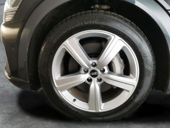 Audi e-tron 55 Technik quattro 95kWh (11kW Charger) (408 ps) - CARPLAY