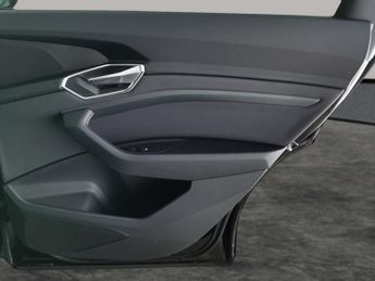 Audi e-tron 55 Technik quattro 95kWh (11kW Charger) (408 ps) - CARPLAY