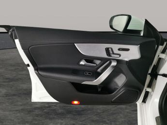 Mercedes-Benz CLA 1.3 CLA250e 15.6kWh AMG Line (Premium Plus) Shooting Brake Plug-