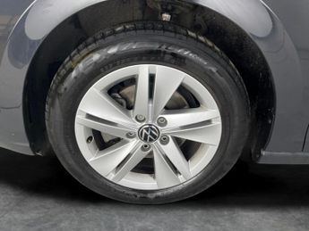 Volkswagen Golf 2.0 TDI Life DSG (115 ps) - BLUETOOTH - DIGITAL DASH - PARK SENS