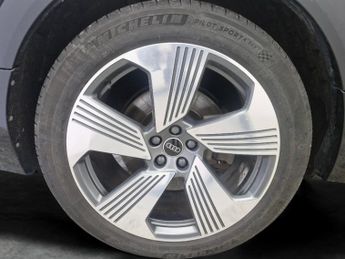 Audi e-tron 55 S line Sportback quattro 95kWh (11kW Charger) (408 ps) - ADJU
