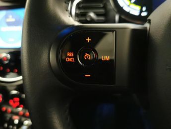 Mini Electric Hatch Cooper SE 32.6kWh Level 2 (184 ps) - 17IN ALLOYS - LED - REVERSE