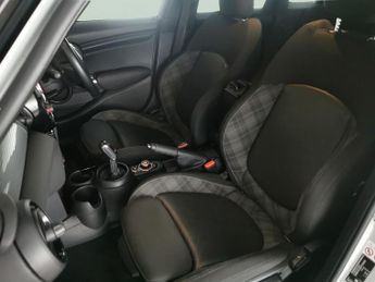 Mini Hatch 1.5 Cooper D Steptronic (116 ps) - SPORT LEATHER STEERING WHEEL