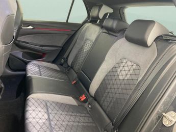 Volkswagen Golf 2.0 TDI R-Line DSG (150 ps) - NAV - LED - HEATED STEERING