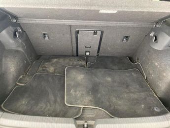 Volkswagen Golf 2.0 TDI R-Line DSG (150 ps) - NAV - LED - HEATED STEERING