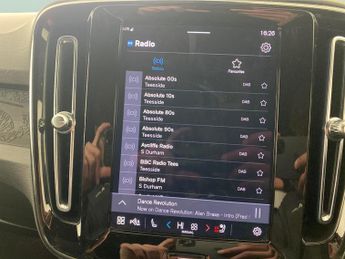 Volvo XC40 Recharge 69kWh Core (231 ps) - PARK ASSIST - LED - NAV