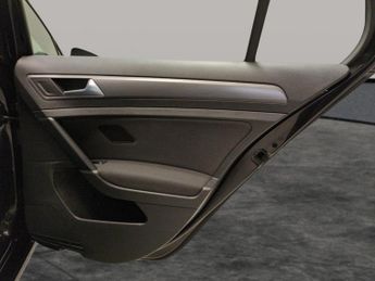 Volkswagen E-golf 35.8kWh e-Golf (136 ps) - LED - BLUETOOTH - PARK SENSORS