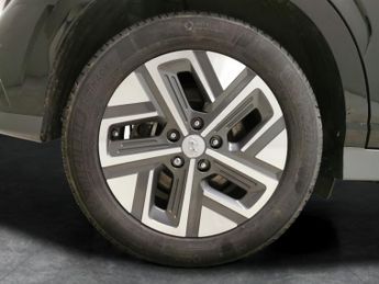 Hyundai Kona 39kWh Premium (10.5kW Charger) (136 ps) - HEATED SEATS - HEATED 