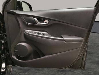 Hyundai Kona 39kWh Premium (10.5kW Charger) (136 ps) - HEATED SEATS - HEATED 