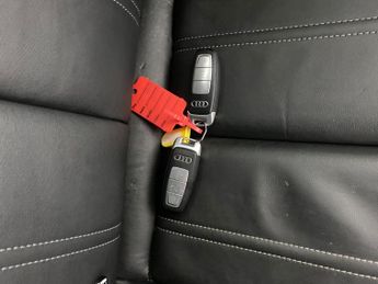 Audi Q4 E-tron 40 Sport 82kWh (204 ps) - HEATED SEATS - LANE DEPARTURE  - BLUET