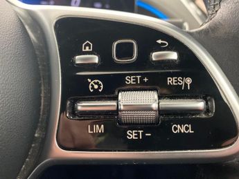 Mercedes-Benz EQC EQC 400 80kWh Sport 4MATIC (408 ps) - HEATED LEATHER - MIRROR PA