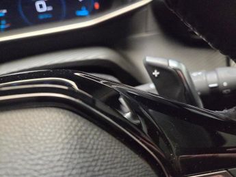 Peugeot 208 1.2 PureTech Allure Premium + EAT (130 ps) - NAV - BLUETOOTH - C