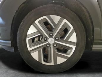 Hyundai Kona 39kWh Premium (10.5kW Charger) (136 ps) - HEATED SEATS - HEATED 