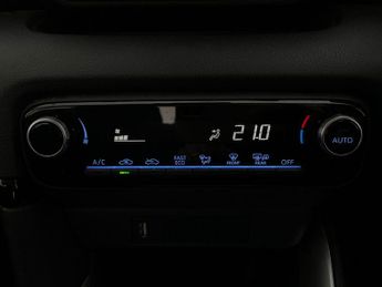 Toyota Yaris 1.5 VVT-h Icon E-CVT (116 ps) - LANE TRACE ASSIST - BLUETOOTH