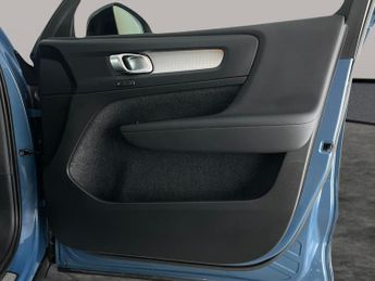 Volvo XC40 1.5h T4 Recharge 10.7kWh Plus Plug-in (211 ps) - KEYLESS ENTRY