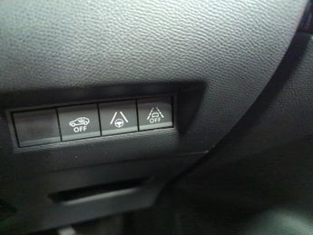 Peugeot E-2008 50kWh GT Premium (136 ps) - LED - REVERSE CAM - ALCANTARA