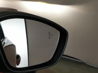 Peugeot E-2008 50kWh GT Premium (136 ps) - LED - REVERSE CAM - ALCANTARA