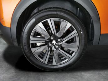 Peugeot E-2008 50kWh GT Premium (136 ps) - LED - REVERSE CAM - ALCANTARA